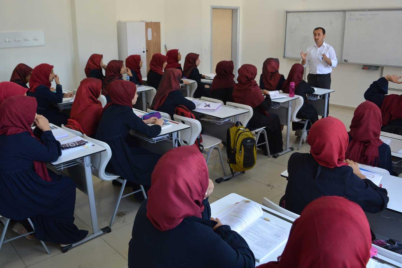 İmam hatiplerin önü açık İmam hatiplerin önü açık